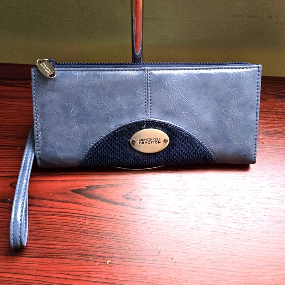Kenneth Cole patent leather wallet - Picture 1 of 8
